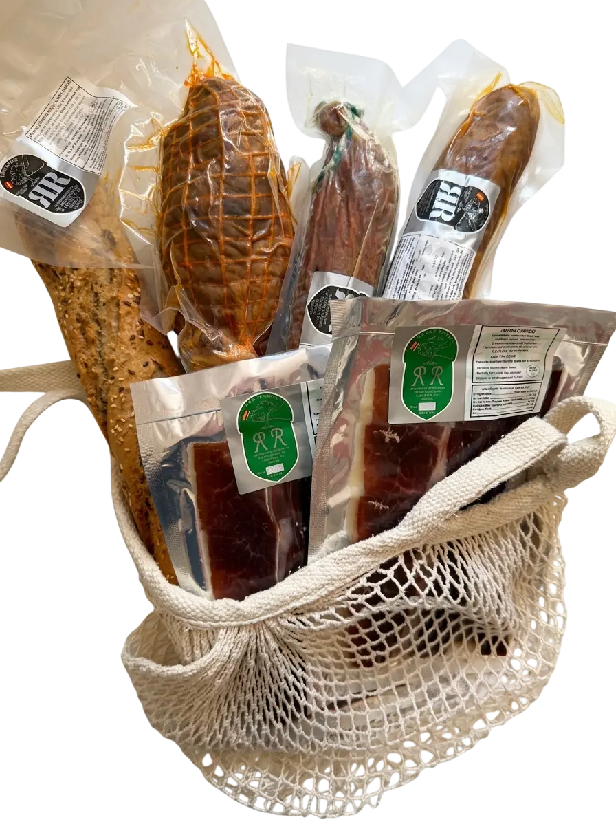 Sobres de jamón Gran Reserva loncheado junto a chorizo y salchichón en una bolsa de red